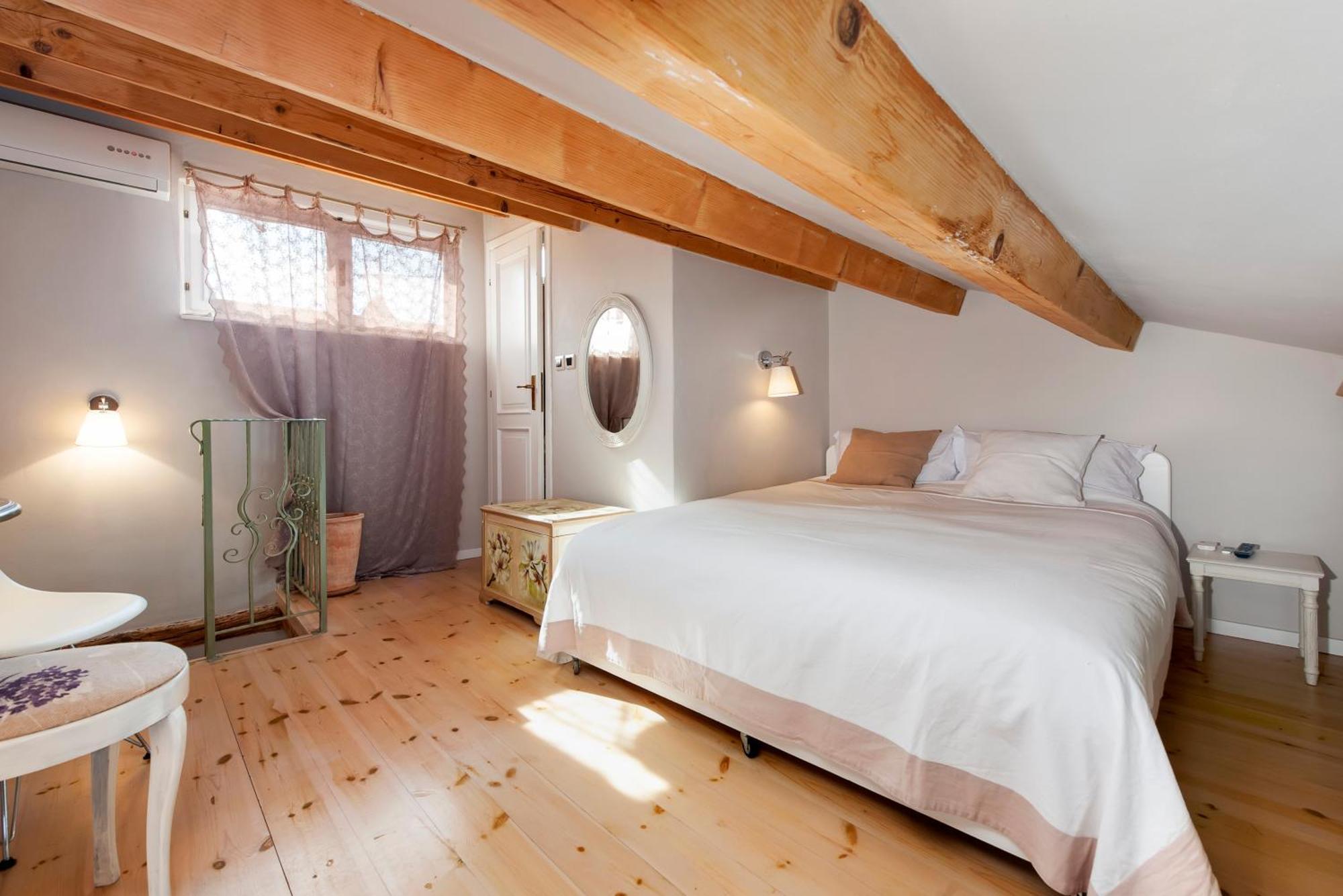Andronella Apartment *